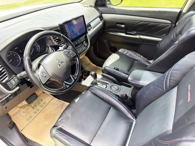 MITSUBISHI三菱 OUTLANDER  第9張相片