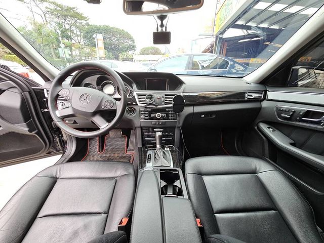 M-BENZ賓士 E200  第6張相片
