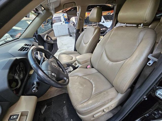 TOYOTA豐田 RAV4  第7張相片