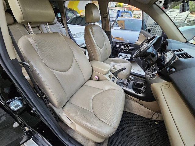 TOYOTA豐田 RAV4  第10張相片