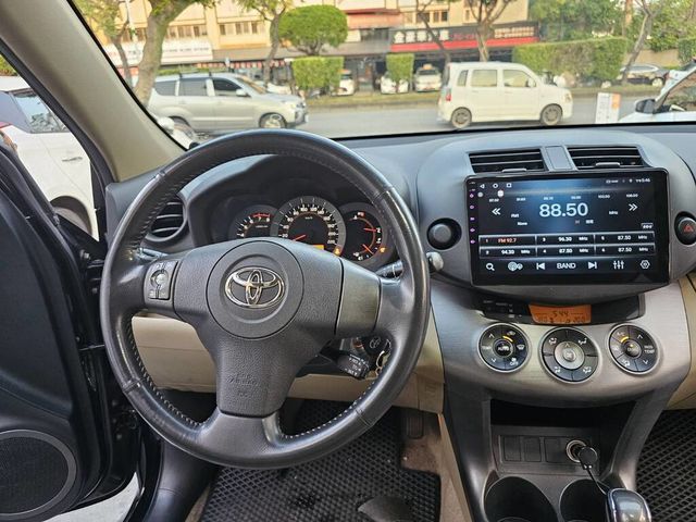 TOYOTA豐田 RAV4  第12張相片