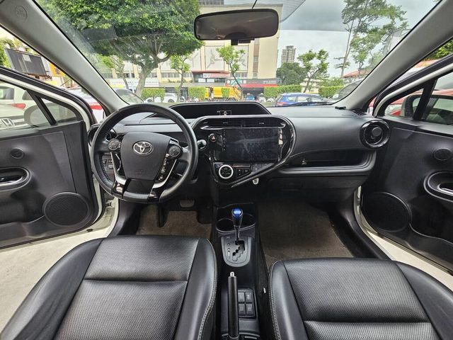 TOYOTA豐田 PRIUS C  第10張相片