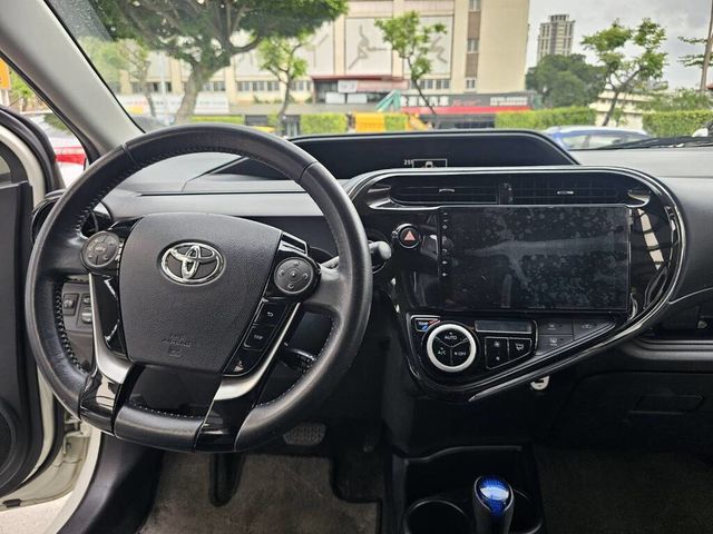 TOYOTA豐田 PRIUS C  第11張相片