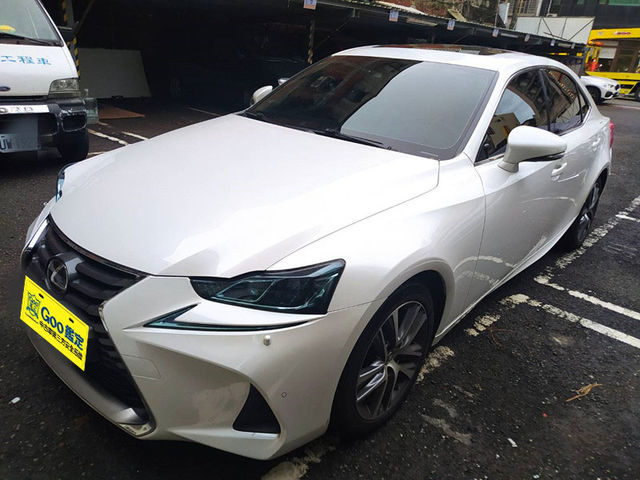 Lexus 淩志is 0t 中古車的價格 Findcar 找車網