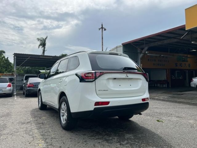 MITSUBISHI三菱 OUTLANDER  第2張相片