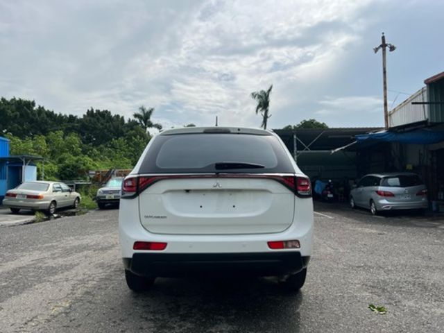MITSUBISHI三菱 OUTLANDER  第4張相片