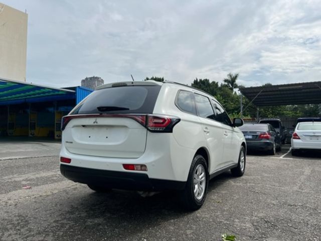 MITSUBISHI三菱 OUTLANDER  第8張相片