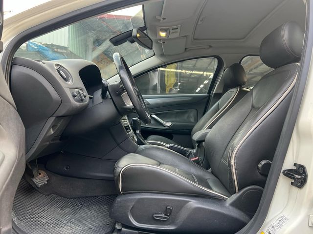 FORD福特 MONDEO  第13張相片