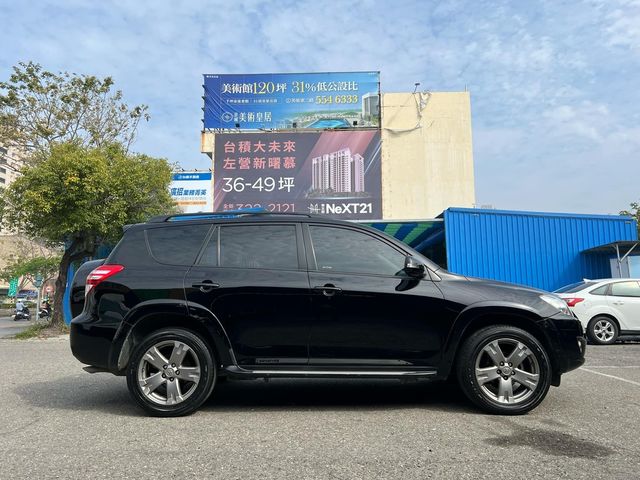 TOYOTA豐田 RAV4  第8張相片