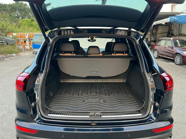 PORSCHE保時捷 CAYENNE  第18張相片