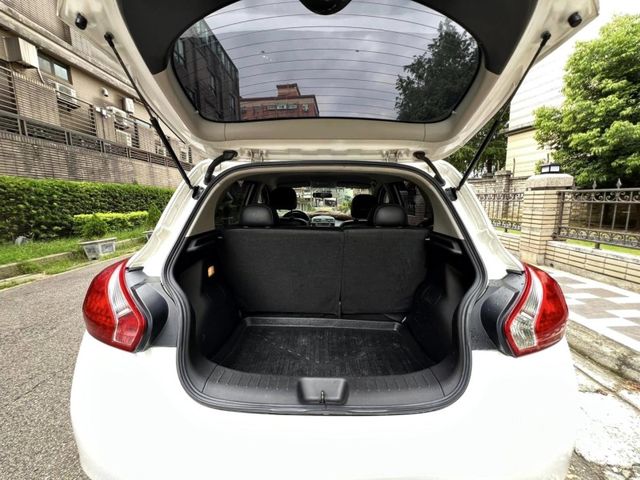 Nissan Tiida  第9張相片
