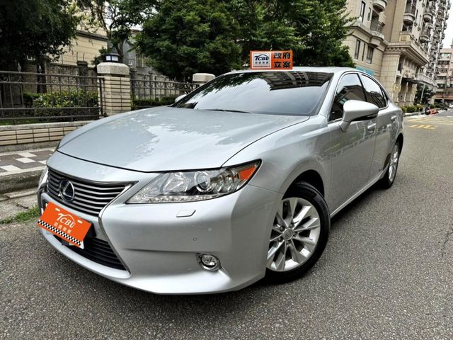 Lexus ES  第1張相片
