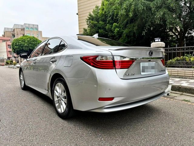 Lexus ES  第2張相片