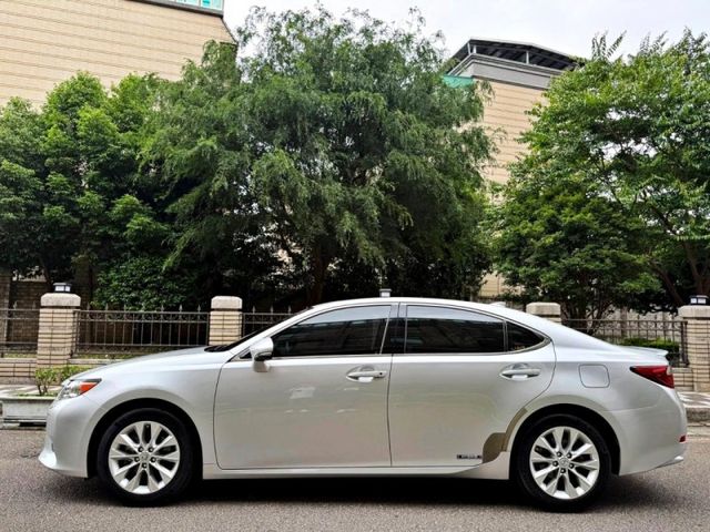 Lexus ES  第3張相片