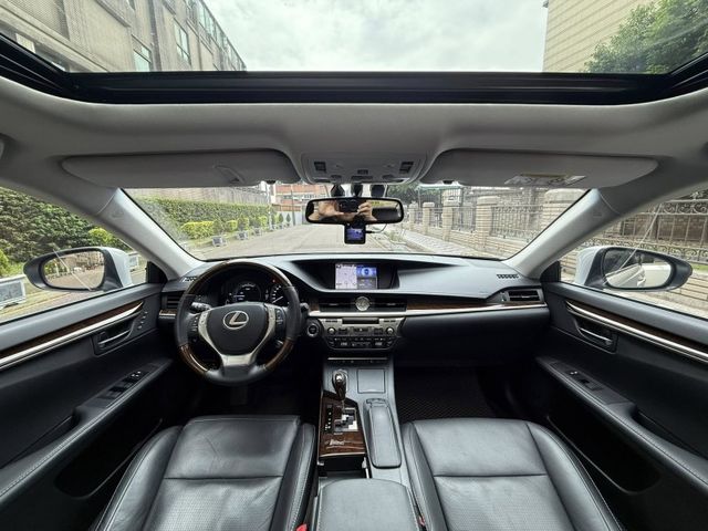 Lexus ES  第4張相片