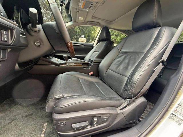 Lexus ES  第5張相片