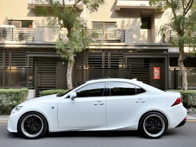Lexus IS  第3張相片