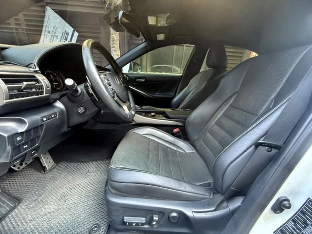 Lexus IS  第4張相片