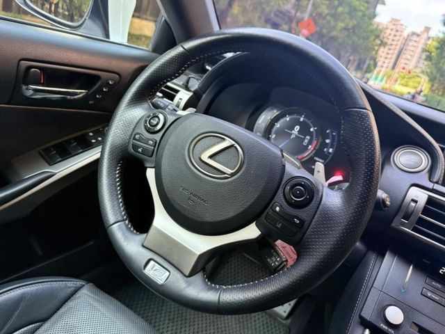 Lexus IS  第6張相片