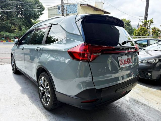 Luxgen URX  第5張相片