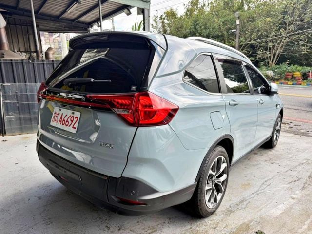 Luxgen URX  第7張相片