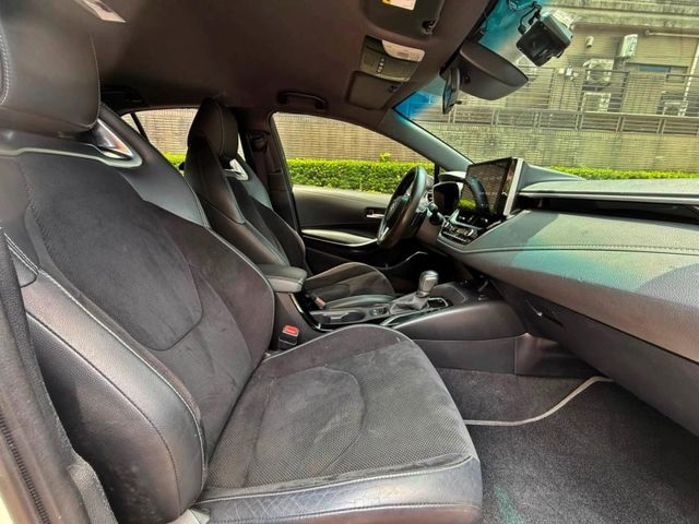 Toyota Auris  第9張相片