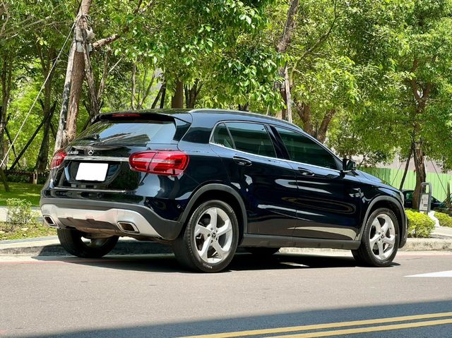 M-BENZ賓士 GLA200  第2張相片