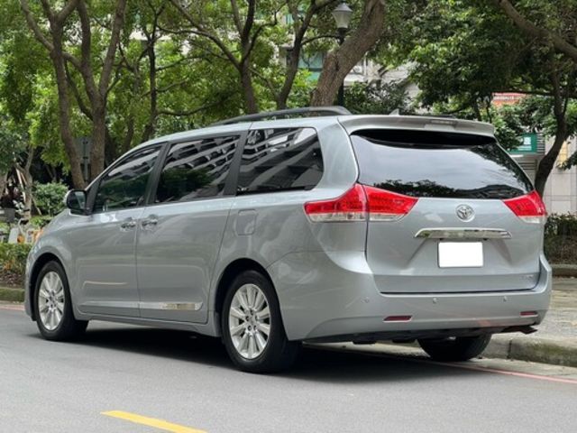 TOYOTA豐田 SIENNA  第2張相片