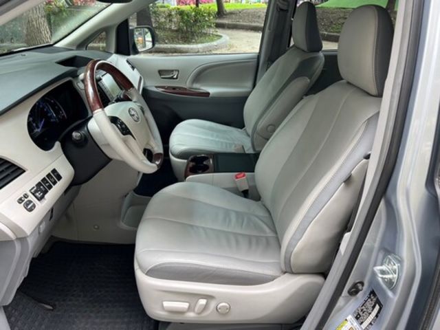 TOYOTA豐田 SIENNA  第3張相片