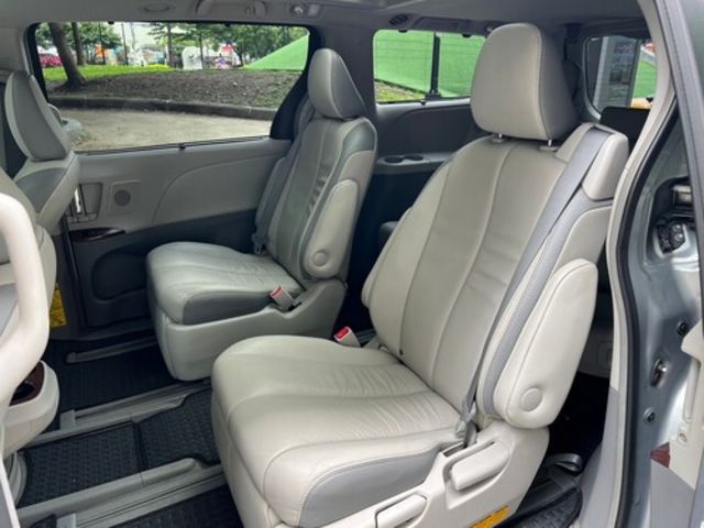 TOYOTA豐田 SIENNA  第4張相片