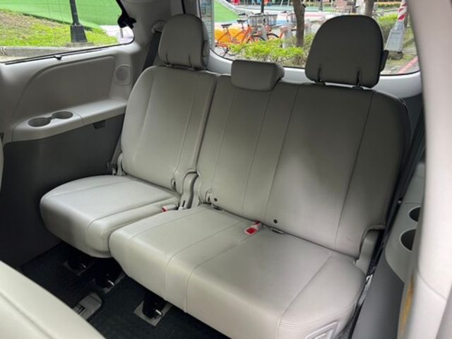 TOYOTA豐田 SIENNA  第5張相片