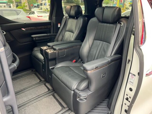 TOYOTA豐田 ALPHARD  第4張相片