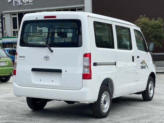 TOYOTA豐田 TOWN ACE  第2張相片