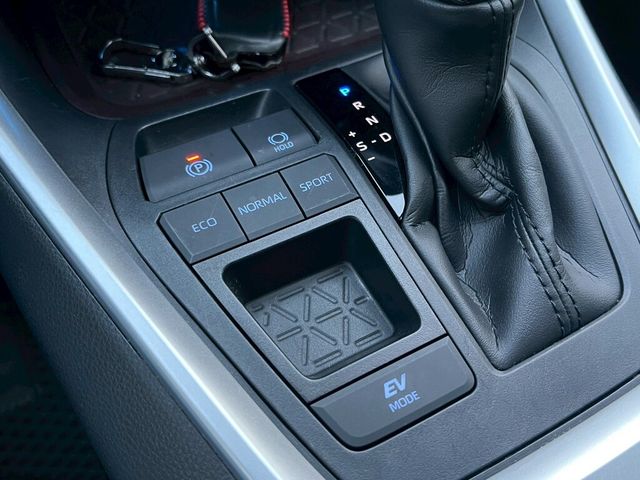 TOYOTA豐田 RAV4  第8張相片