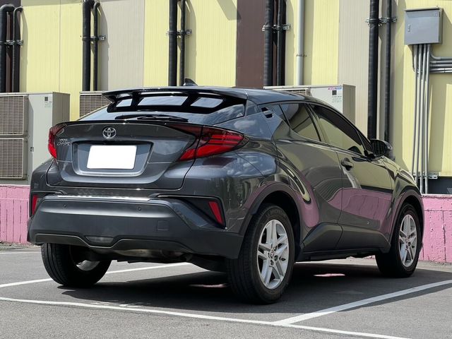 TOYOTA豐田 C-HR  第2張相片