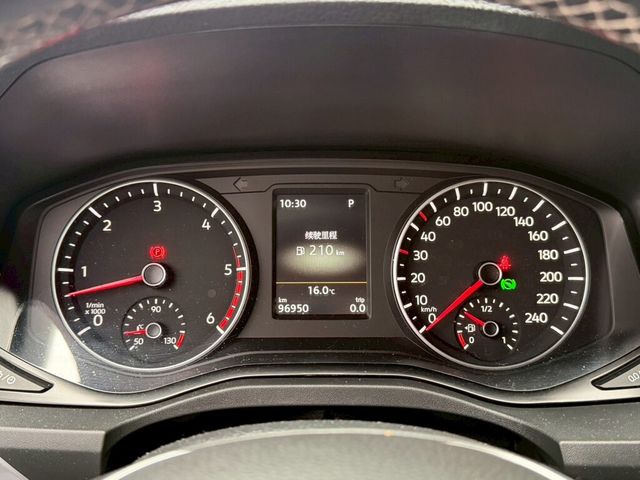 VOLKSWAGEN福斯 AMAROK  第8張相片