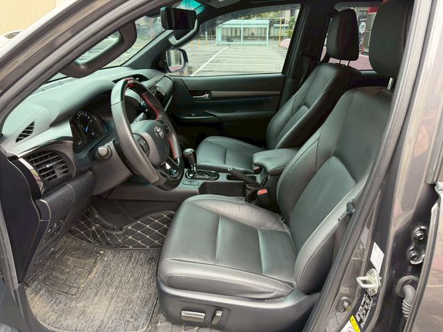 TOYOTA豐田 HILUX  第3張相片