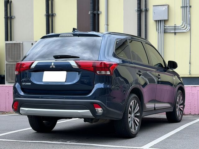 MITSUBISHI三菱 OUTLANDER  第2張相片