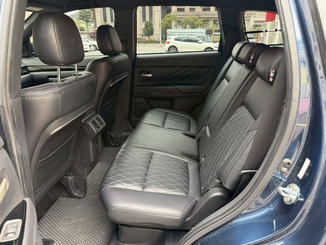 MITSUBISHI三菱 OUTLANDER  第4張相片