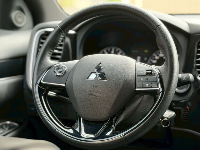 MITSUBISHI三菱 OUTLANDER  第6張相片