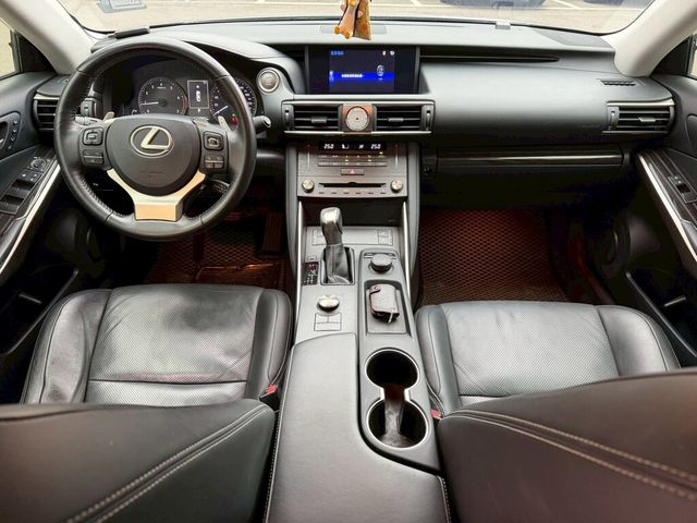 LEXUS凌志 IS 300  第5張相片