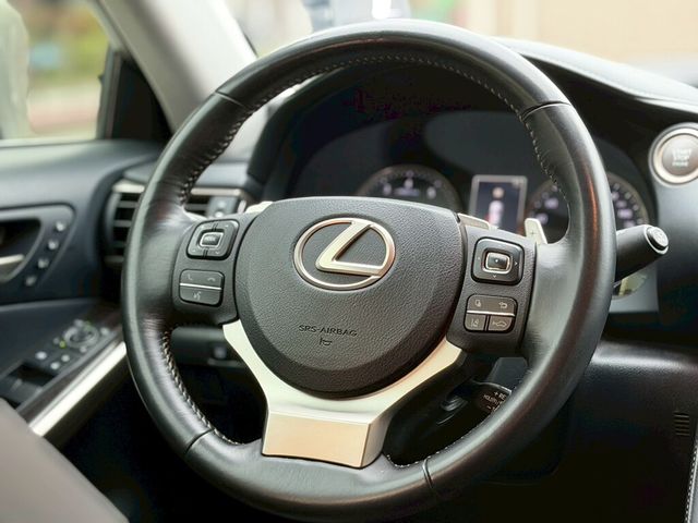 LEXUS凌志 IS 300  第6張相片