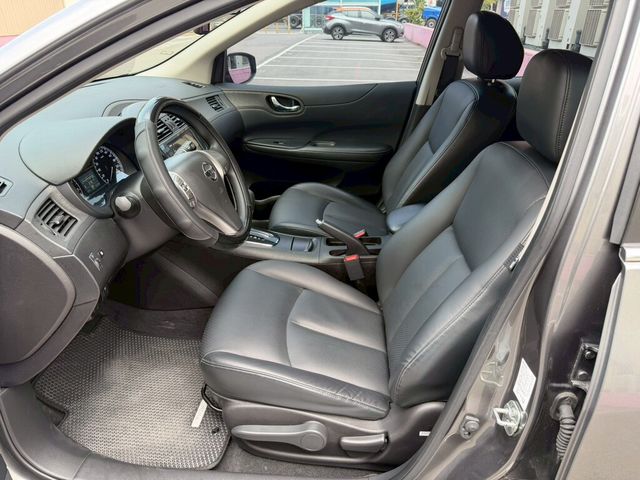 NISSAN日產 TIIDA  第3張相片