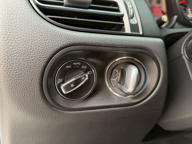 PORSCHE保時捷 MACAN  第8張相片