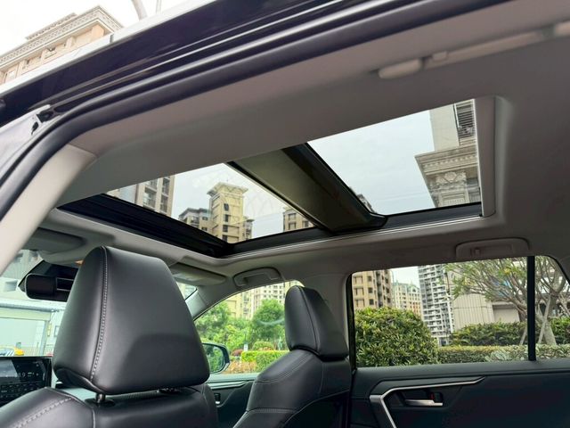 TOYOTA豐田 RAV4  第7張相片