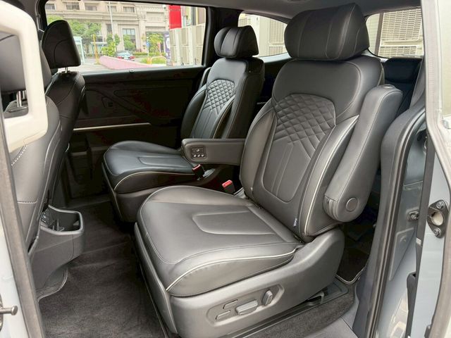 HYUNDAI現代 CUSTIN  第4張相片