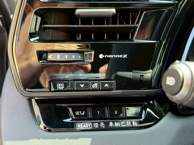 LEXUS凌志 RX350H  第9張相片