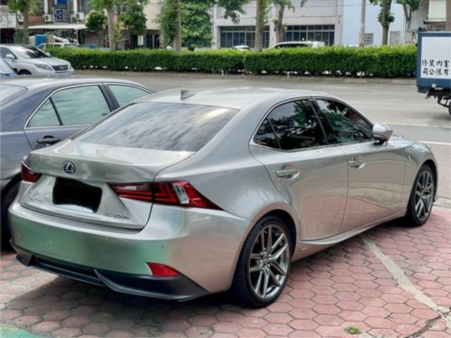 LEXUS凌志 IS 300H  第3張相片