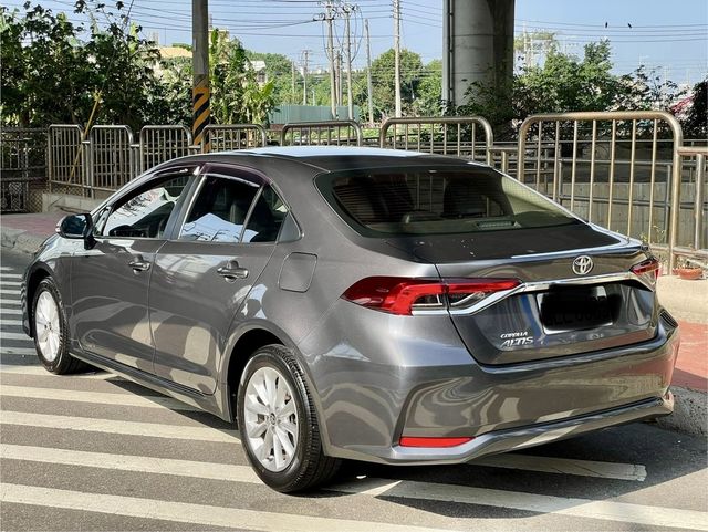 TOYOTA豐田 ALTIS  第2張相片