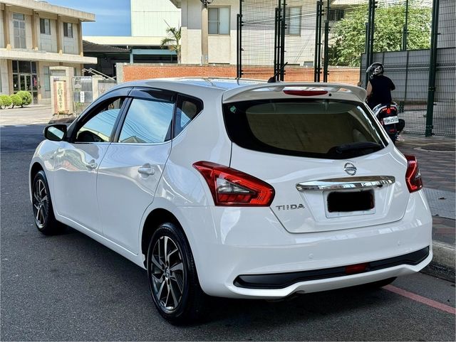 NISSAN日產 TIIDA  第2張相片